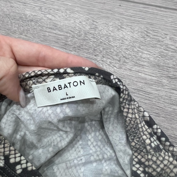 Aritzia babaton women’s everyday t-shirt snakeskin print - Picture 3 of 6